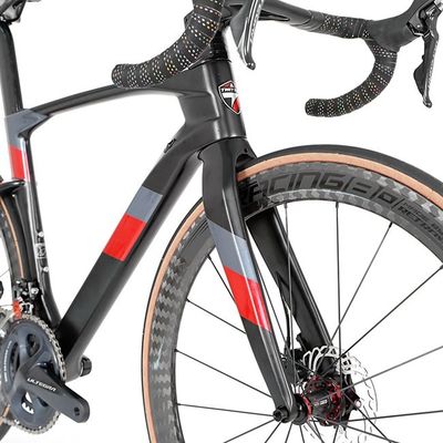 Thru Axle Disc Brak 142mm Road Bike Carbon Fiber hidden cables
